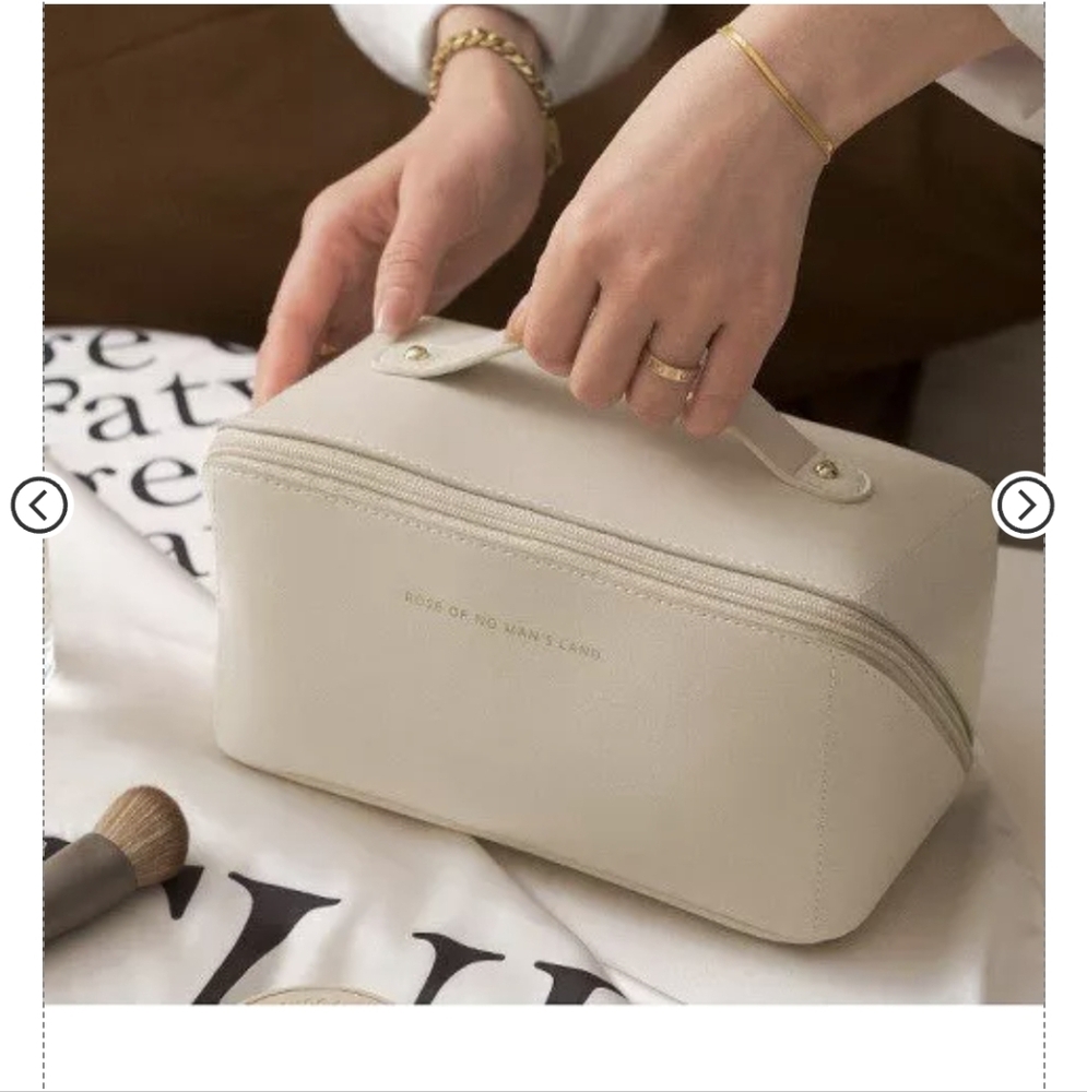 NWT Multitasky Dr. Toast Deluxe Travel Cosmetics Bag